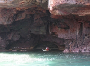 Balades-Kayak-famille-quiberon-morbihan-bretagne-canoe-nature-grotte